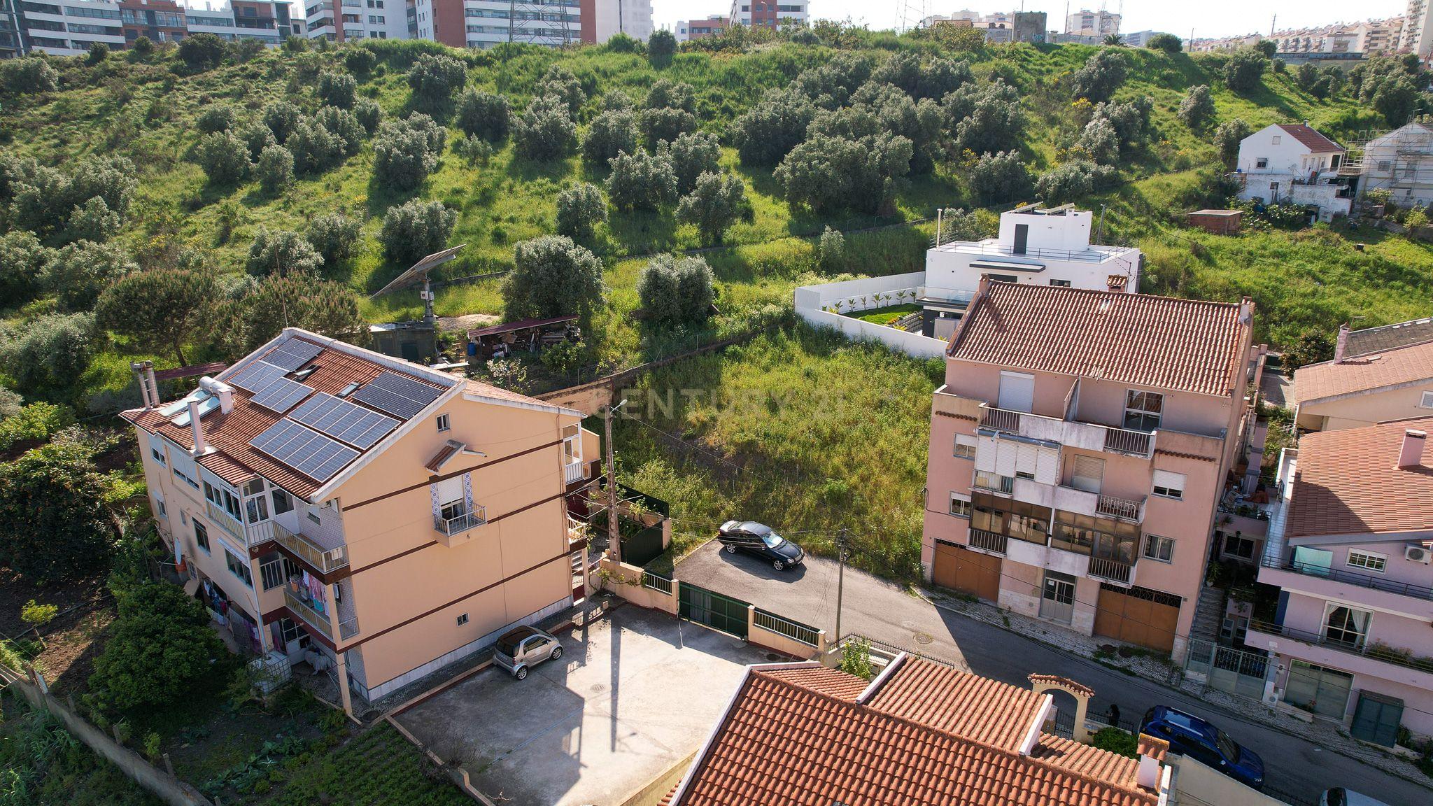 Oportunidade Única em Odivelas: Vista Panorâmica e Conforto - Image 1