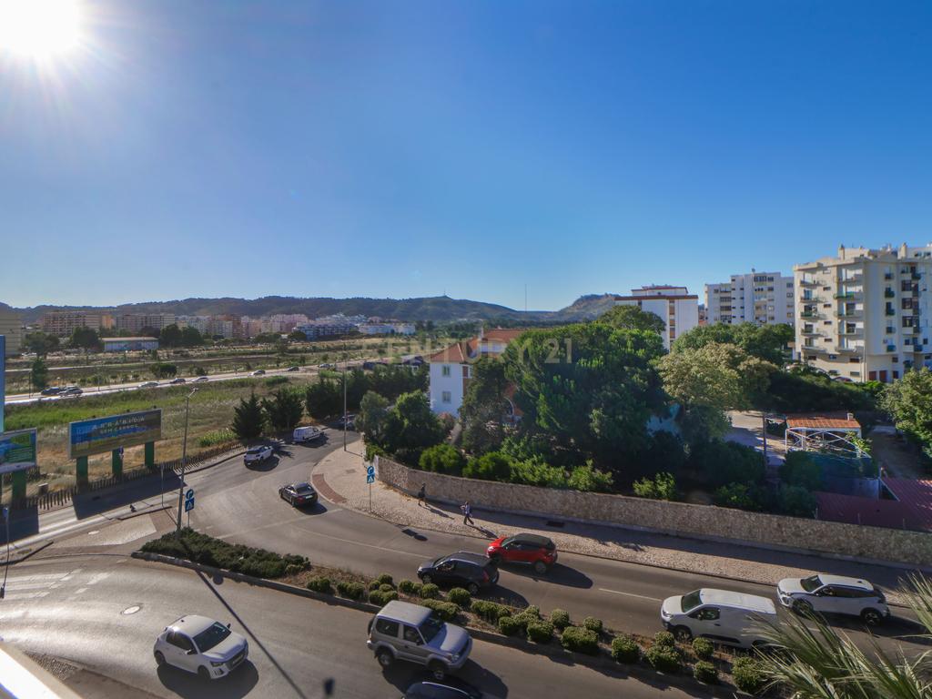 Apartamento T2 em zona central inserido em prédio com 2 elevadores | Praceta da Meia Laranja, Setúbal - Image 10