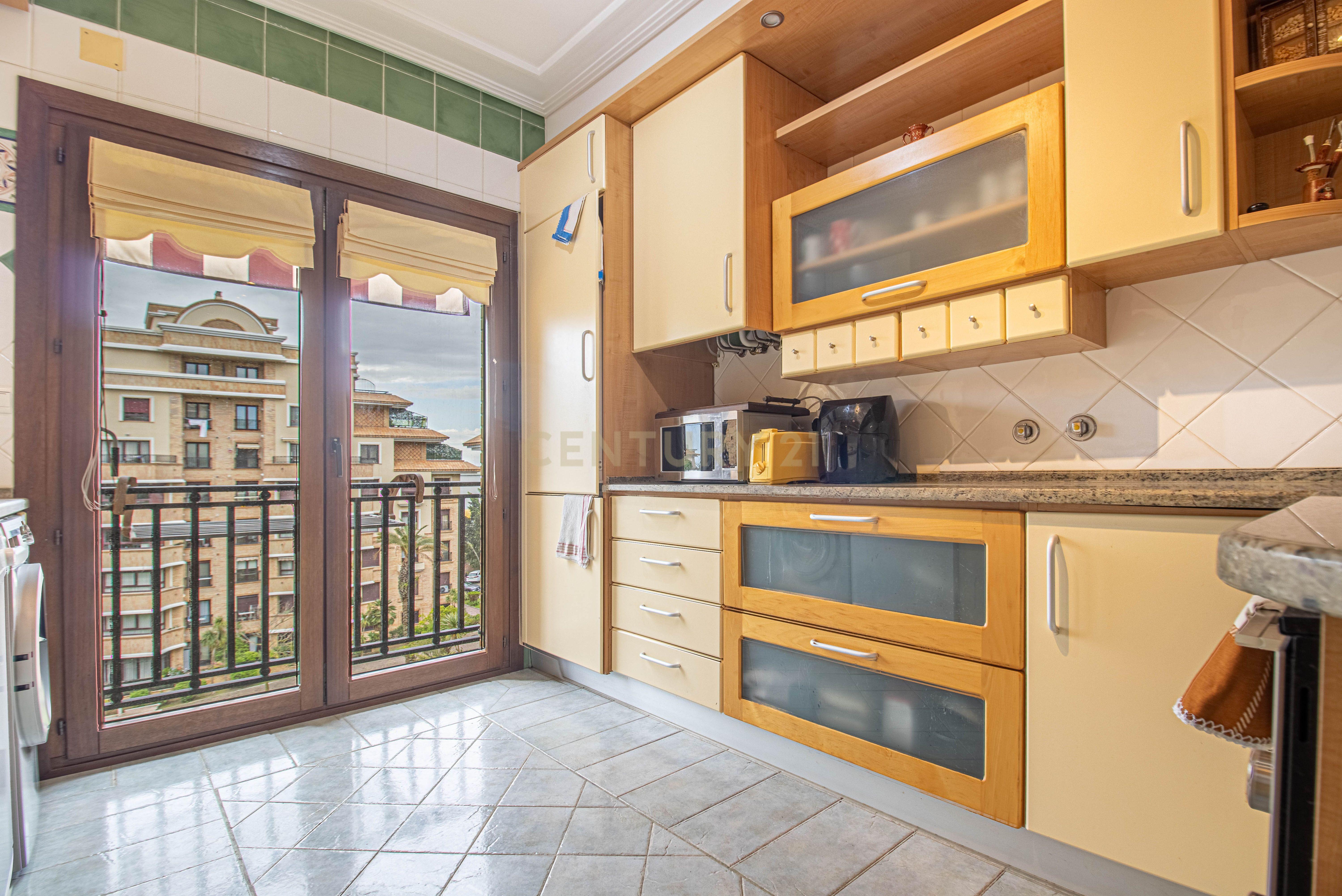 Apartamento T4 no Real Forte c/ 2 Box - Image 2