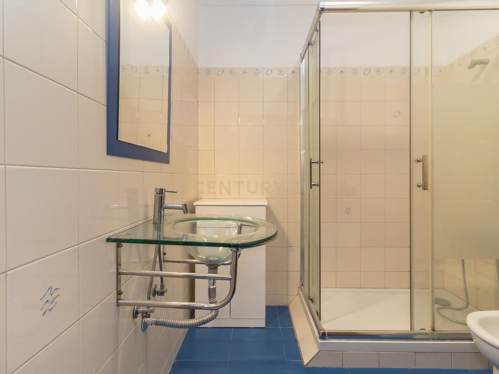 Apartamento T2 de 98m2 com Excelentes Áreas e 2 WC no Centro da Costa da Caparica - Image 30