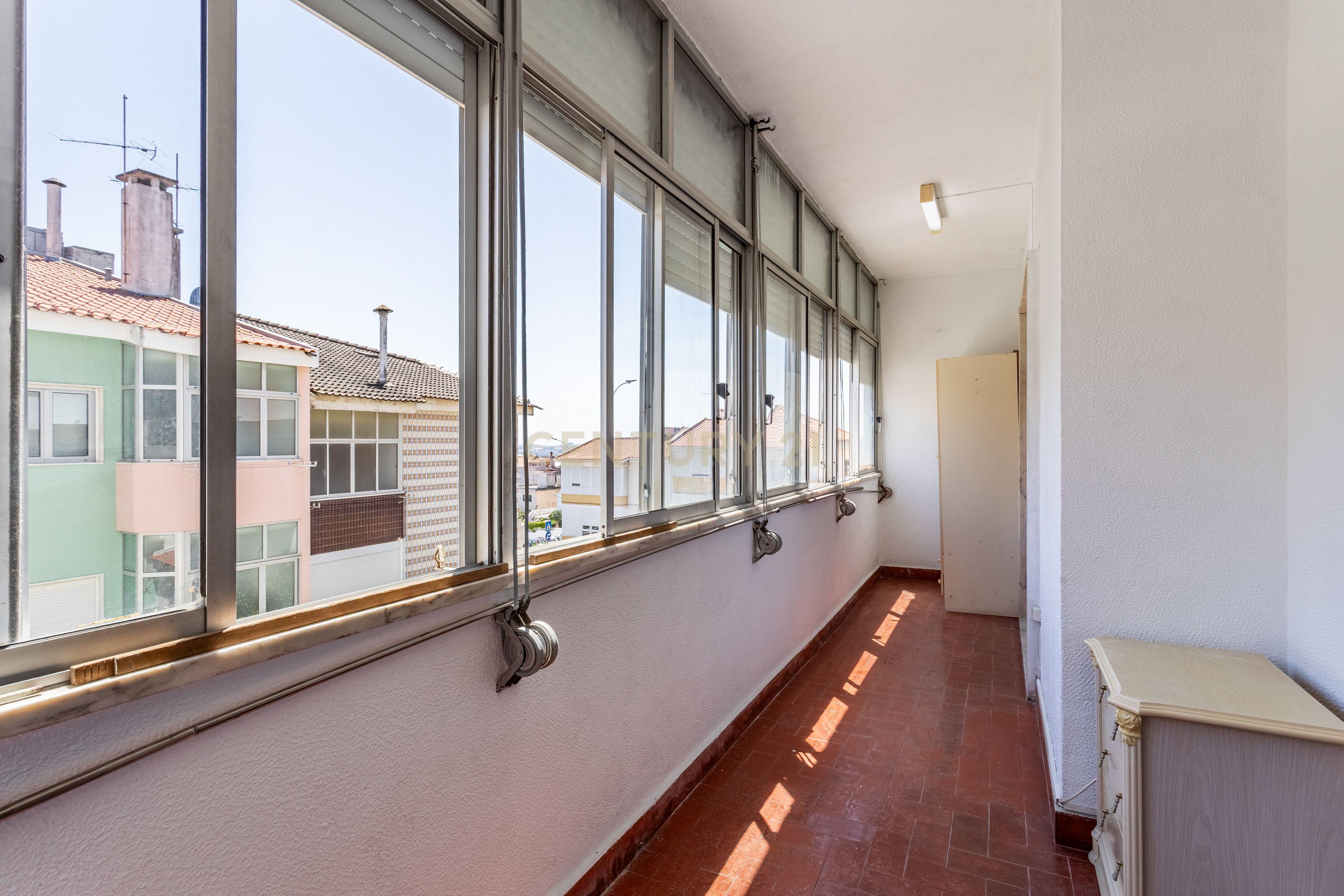 Fotografia 3 de Quarto 2 - Em Apartamento com mais 2 quartos - junto a Urb. Vila Chã (Amadora)
