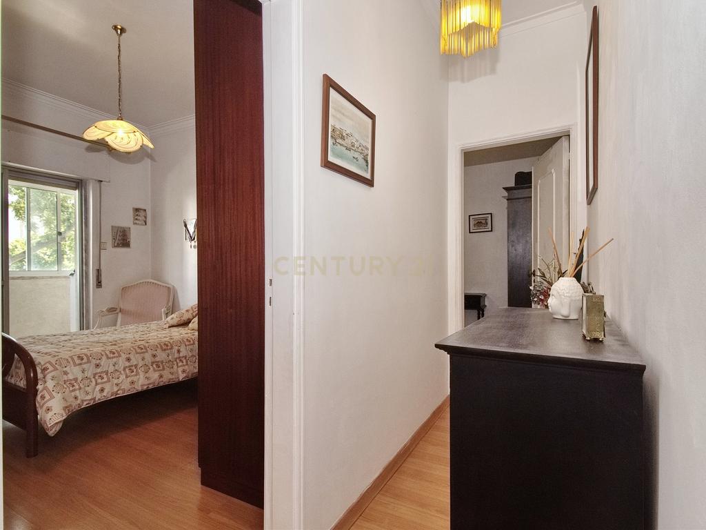 Apartamento T3 com 2 casas de banho em Barcarena – Pronto a habitar - Image 9