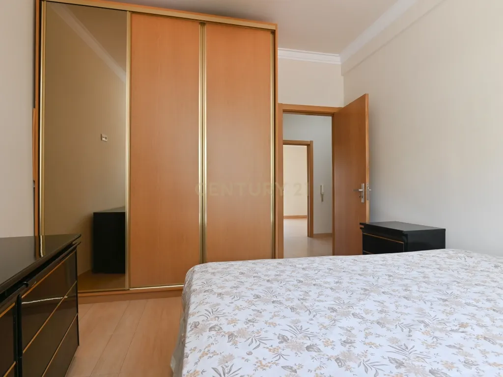 Apartamento T2 para venda em Mem Martins - Image 4