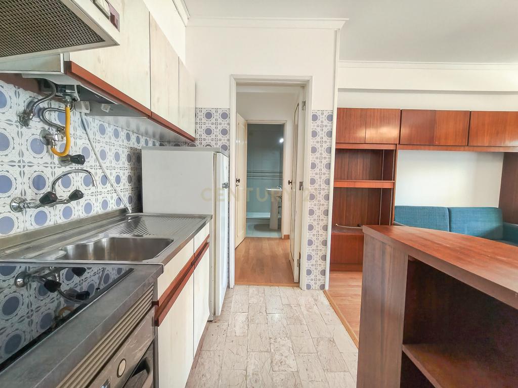 Apartamento T1 na Parede a menos de 200 metros da praia - Image 13