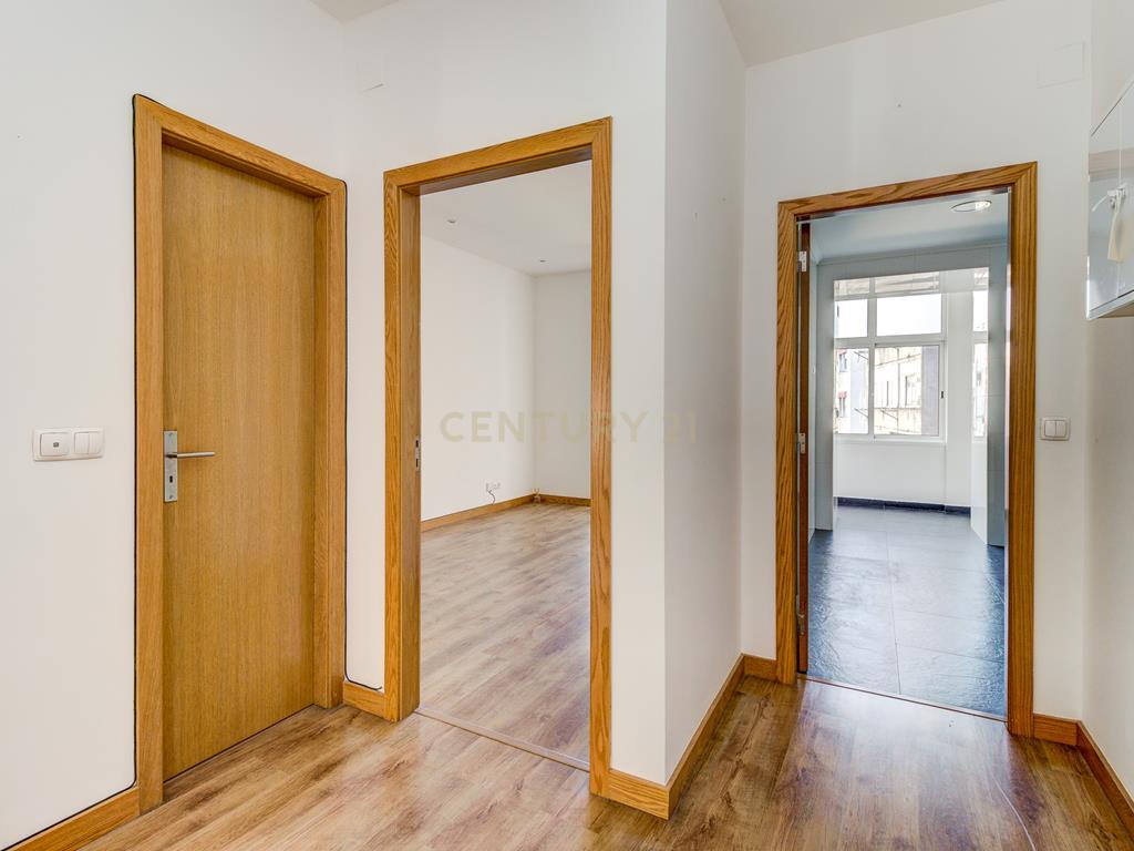  Apartamento T2 à venda na Rua Barão de Sabrosa – Penha de França, Lisboa - Image 13