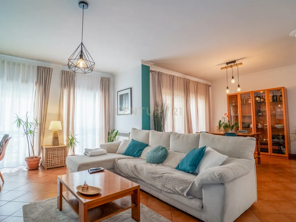 Apartamento T3+1 Duplex| 2 minutos do Centro de Caldas da Rainha - Image 4