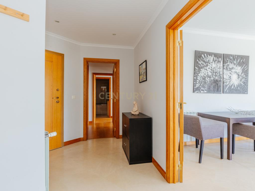 T2 P Nações cond. privado com garagem. Totalmente equipado e mobilado. - Image 10