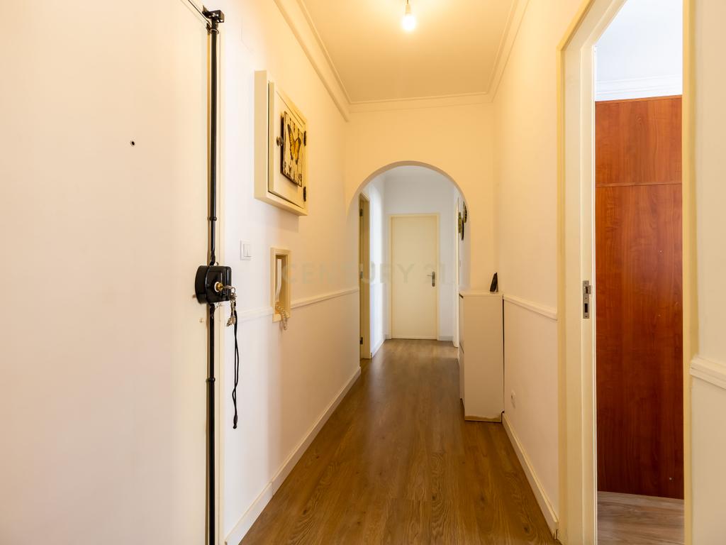 T2 com Excelente Localização em Agualva-Cacém | Ideal para Habitação Própria ou Investimento - Image 6