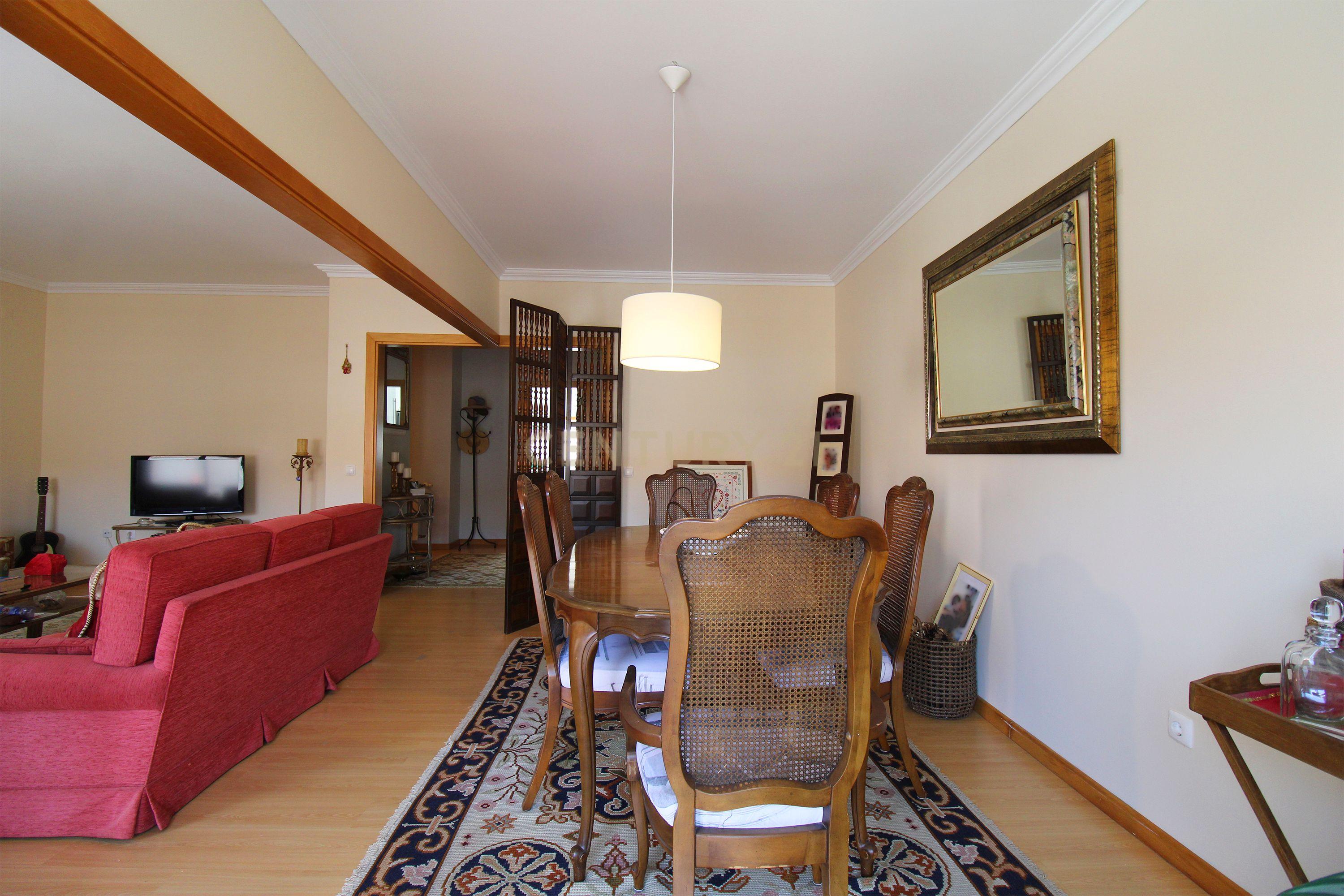 Fotografia 5 de Apartamento T4 com Parqueamento, nas Caldas da Rainha