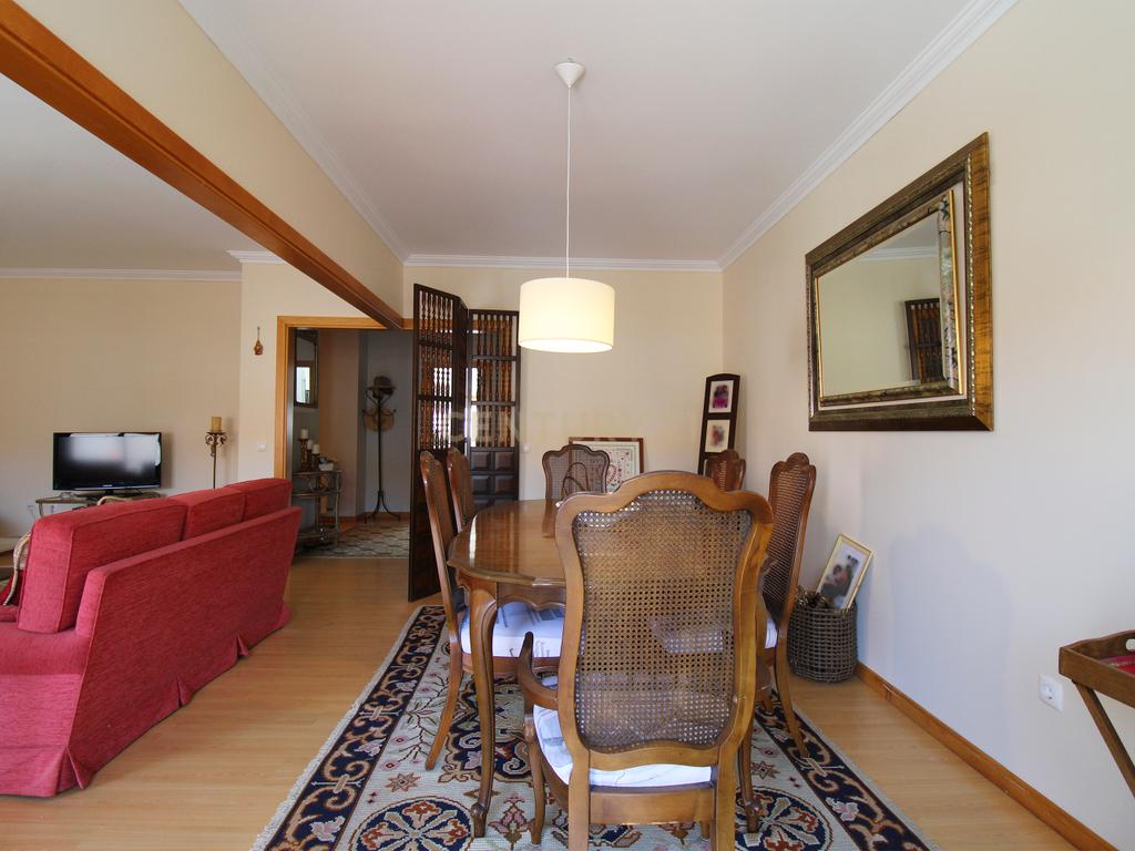Apartamento T4 com Parqueamento, nas Caldas da Rainha - Image 34