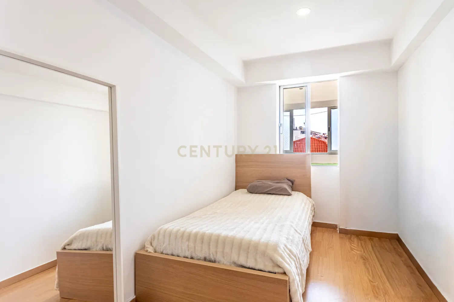 Fotografia 11 de Apartamento com enorme potencial na prestigiada zona da Lapa / Estrela