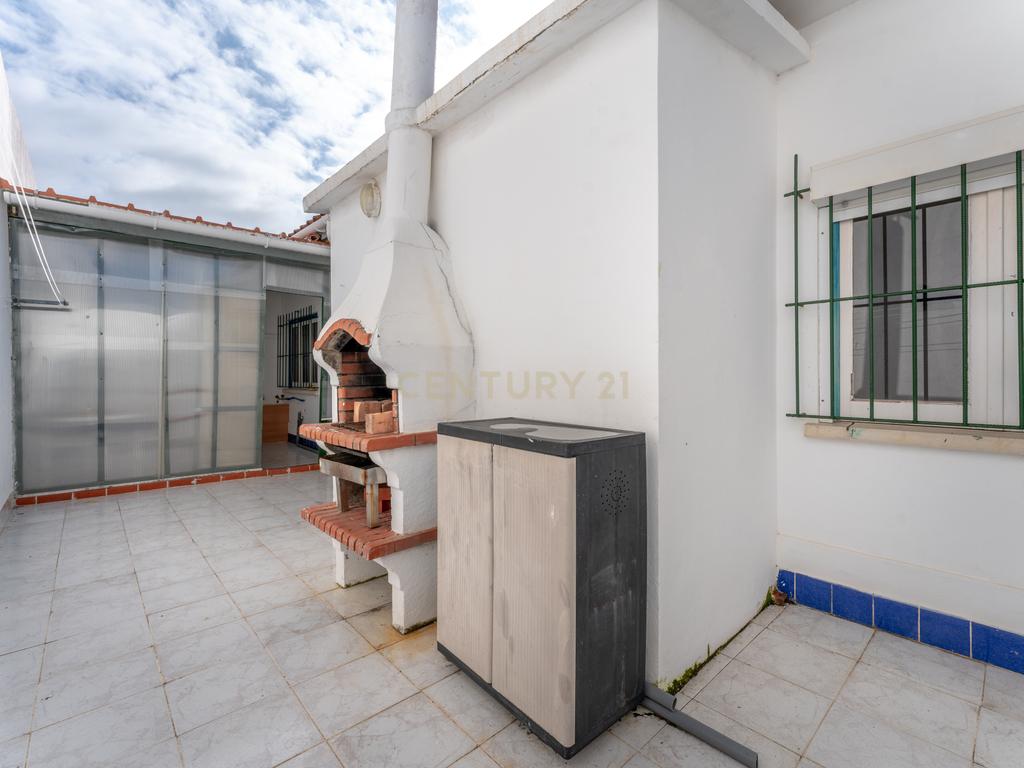 APARTAMENTO T3 TRANSFORMADO EM T2 - CENTRO DE PENICHE ! - Image 21