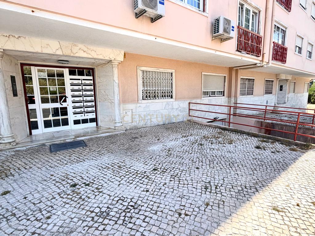 Apartamento T2 com Parqueamento | Rio de Mouro | Casais de Mem Martins - Image 36