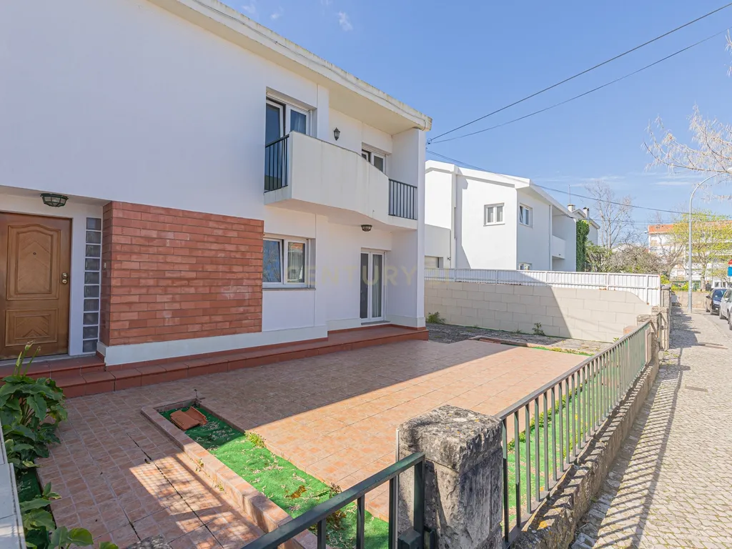 Espetacular moradia T5 em Oeiras- Alto da Barra com Jardim, Terraço e tudo pertinho de si! - Image 2