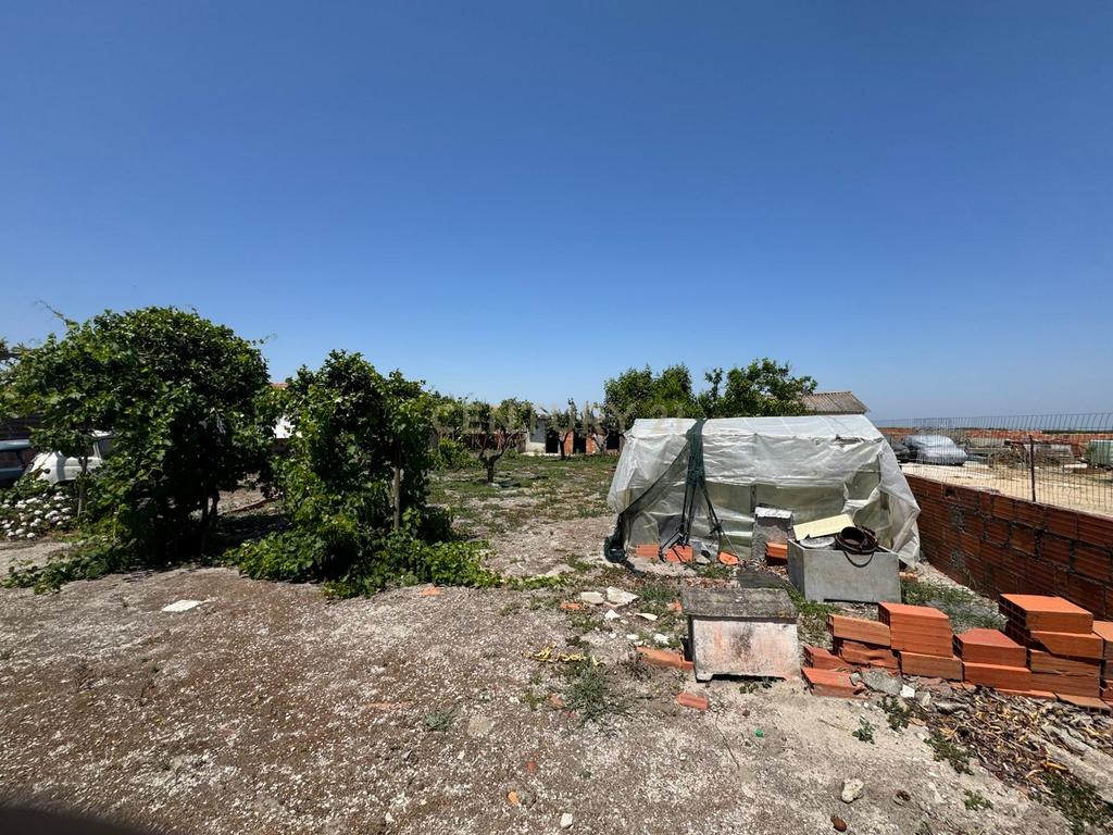 Moradia Isolada implantada em lote com 820 m2 na Aldeia Nova da Aroeira - Image 6