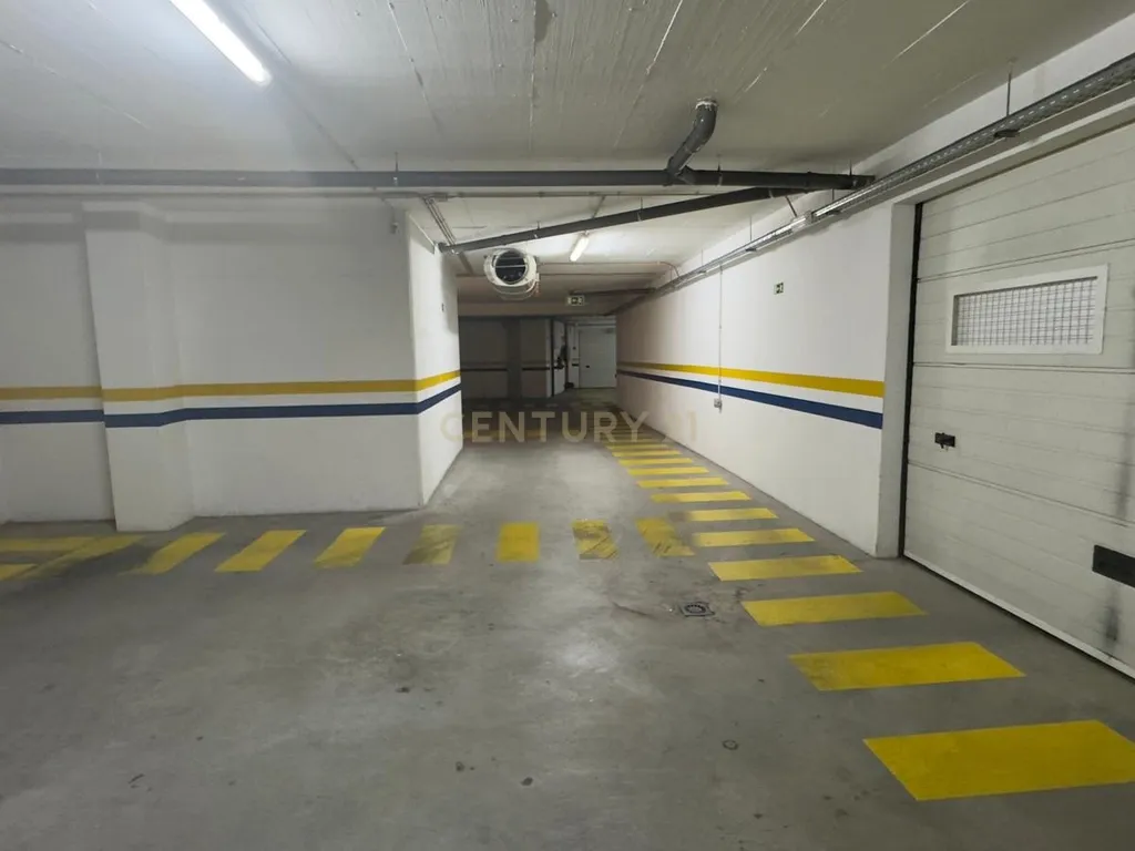 Apartamento T3 na Alta de Lisboa com Box para 2 Viaturas - Image 24