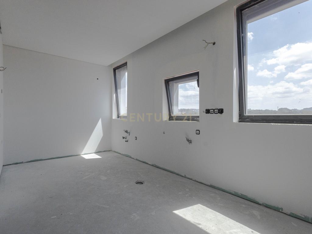 Apartamento T2+1(T3) último piso na cobertura com vista mar, com garagem dupla e arrumos o +1 com luz direta. - Image 25