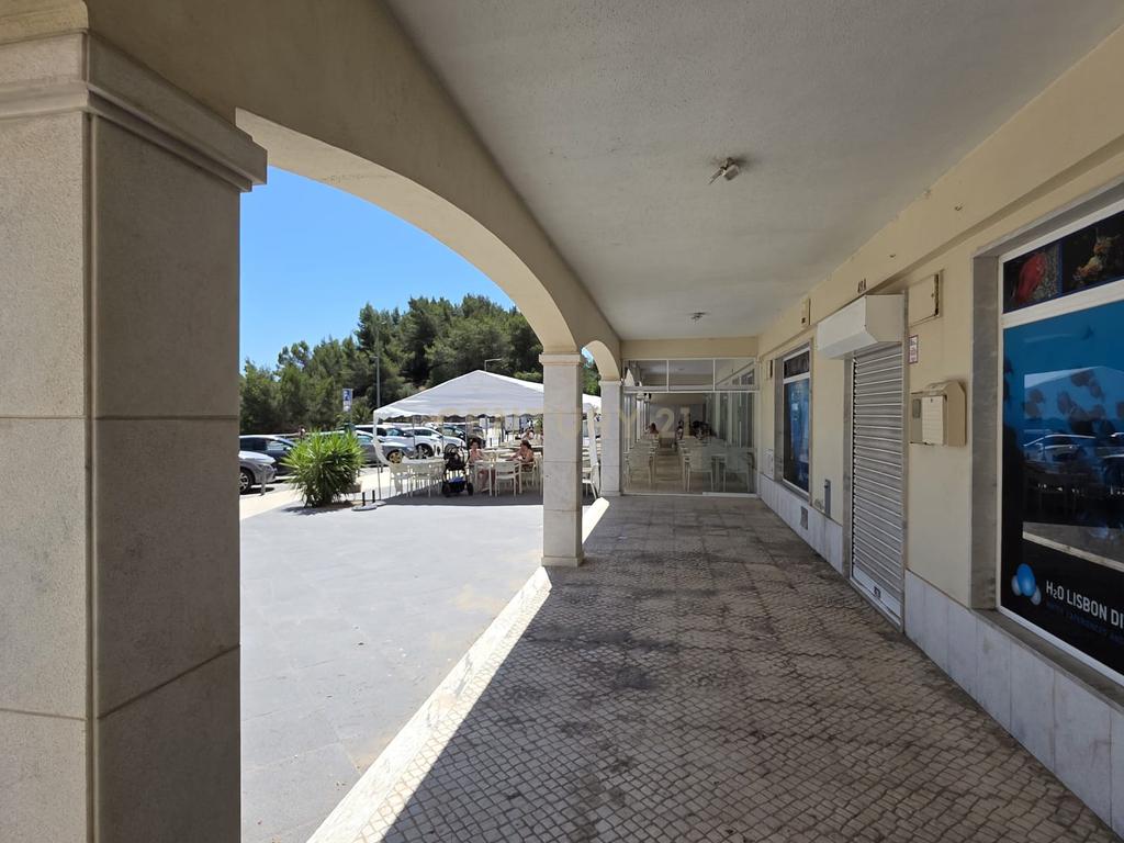  Apartamento T2 em Sesimbra, primeira linha da praia com Terraço Vista Mar - Image 3