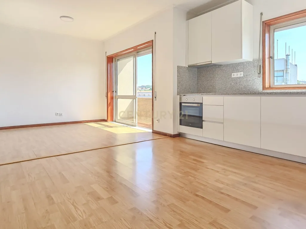 Apartamento T1 totalmente renovado em Esmoriz, Aveiro - Excelente Localização - Image 3