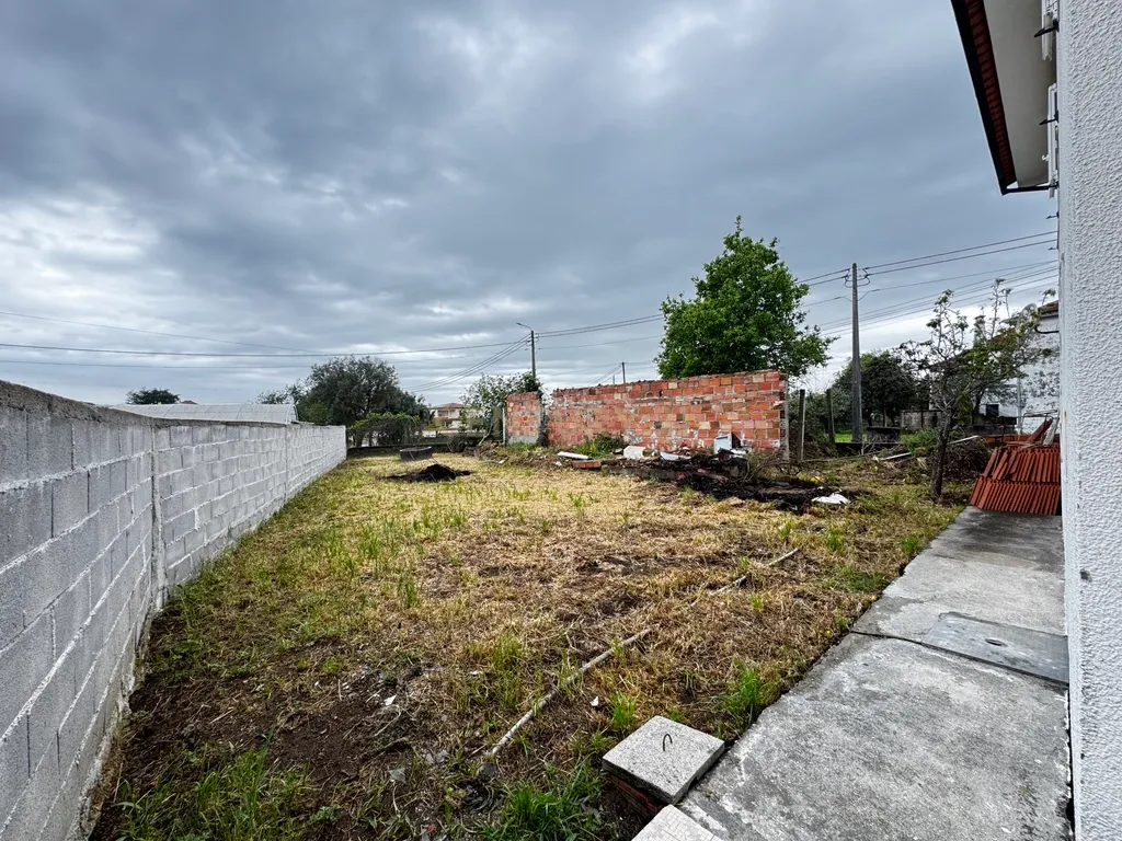 Moradia T3 Renovada em Fragoso - Image 22