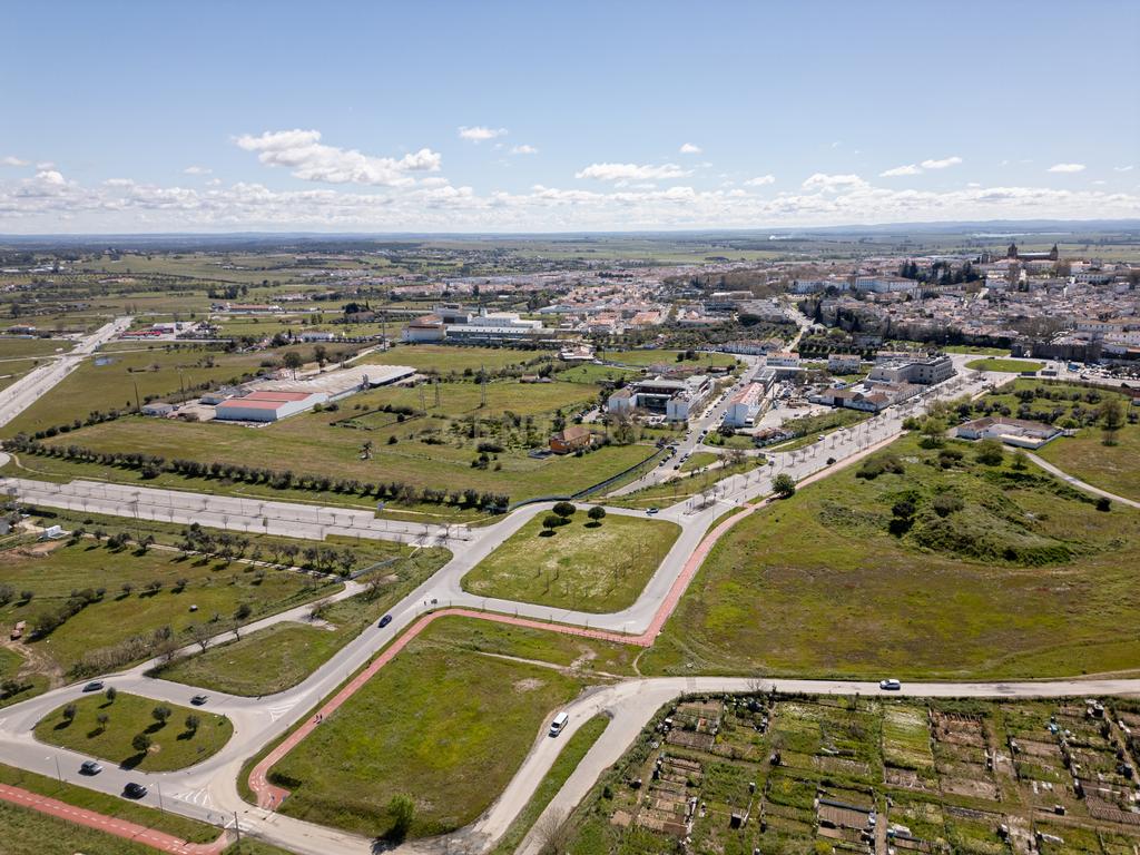 ÉVORA-PORTUGAL- Terreno em Local de Luxo,  Construível em Évora - 31.681m² -Oportunidade para SI e para ÉVORA! - Image 3