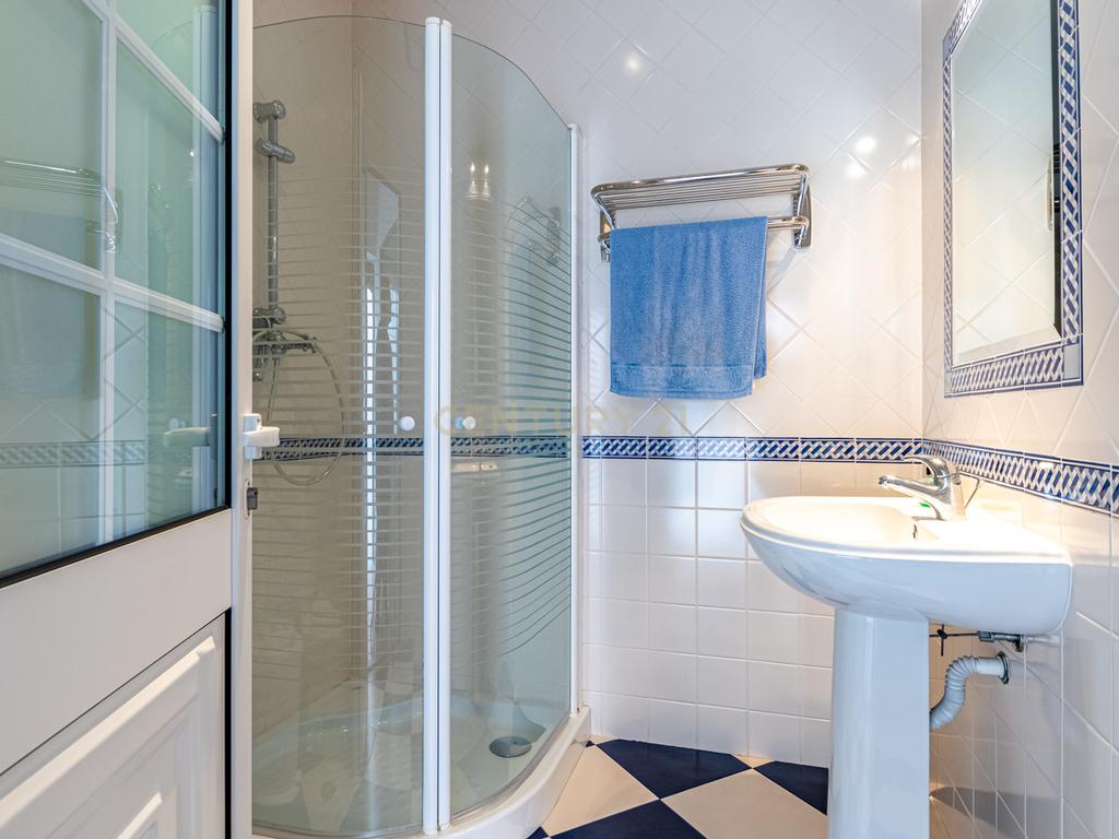 MORADIA T4 - SANTARÉM - Conforto, Elegância e Funcionalidade - Image 34