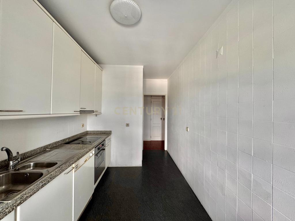 Apartamento T4 no centro de Santo Tirso - Image 17