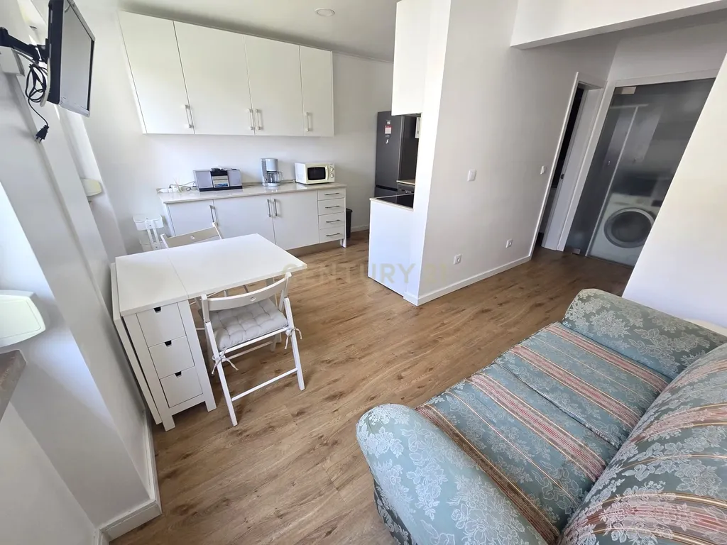 Apartamento T2 totalmente remodelado em Falagueira, Amadora - Image 3