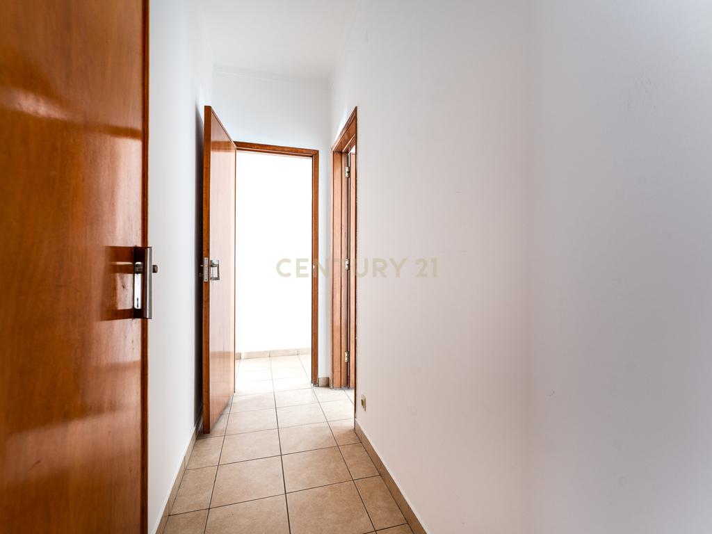 APARTAMENTO T3 TRANSFORMADO EM T2 - CENTRO DE PENICHE ! - Image 11