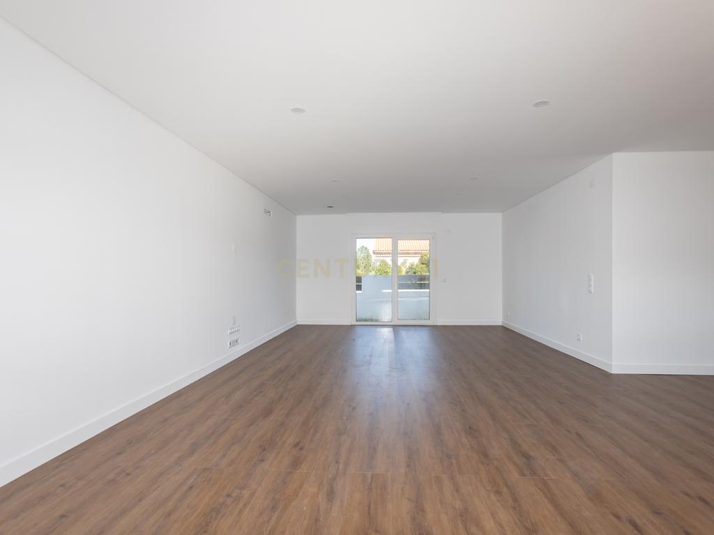Moradia T3 Térrea Isolada com 3 suítes | Quinta do Anjo - Image 24