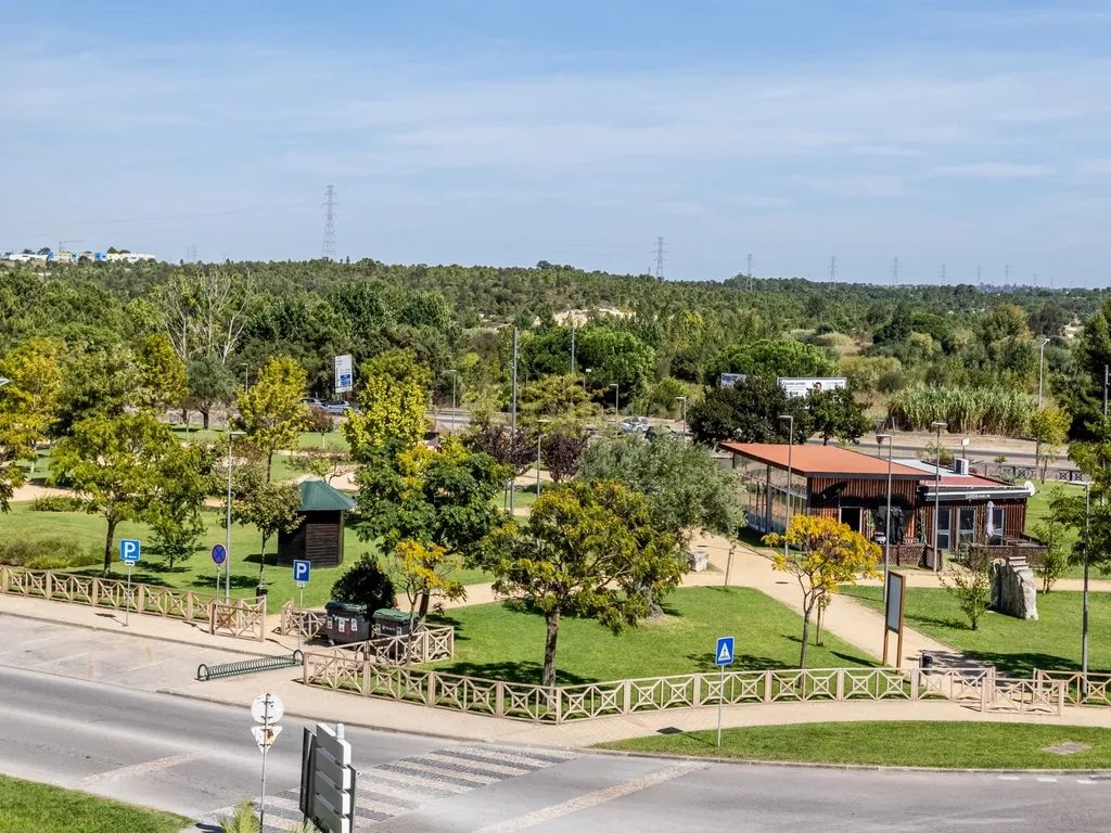T3 Espaçoso em Excelente Localização- Quinta do Conde - Image 1