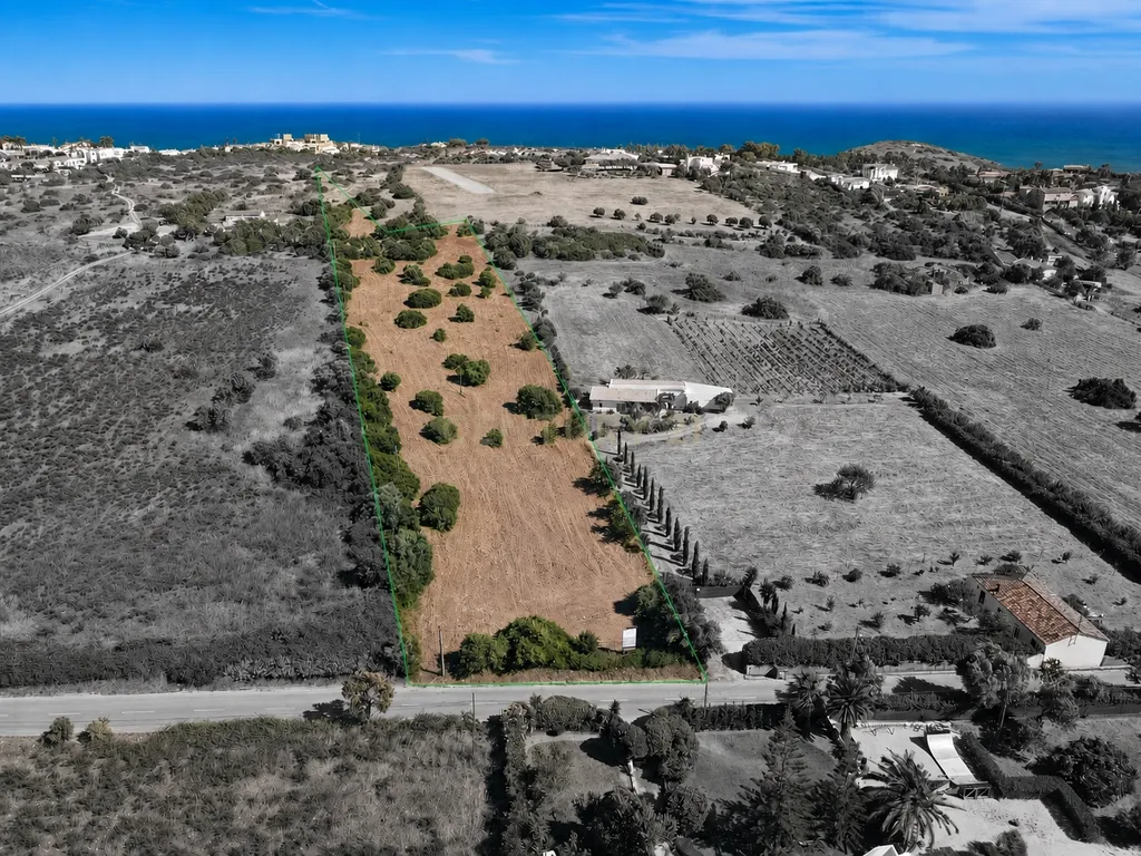Terreno Exclusivo com Ruína para Reconstrução entre a Praia da Luz e Burgau - Image 1