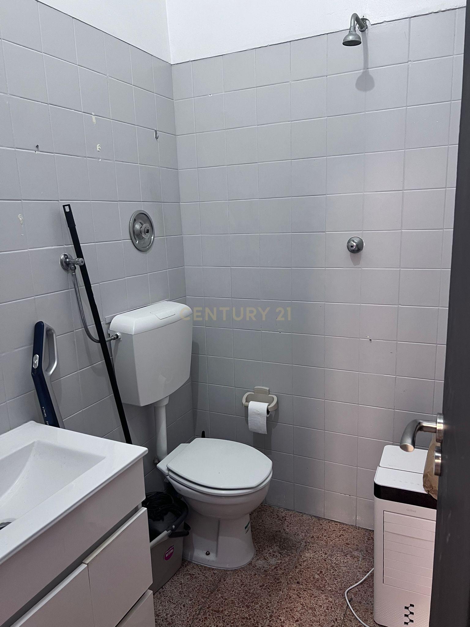 Fotografia 10 de Loja com Excelente Montra em Zona Residencial de Grande Passagem