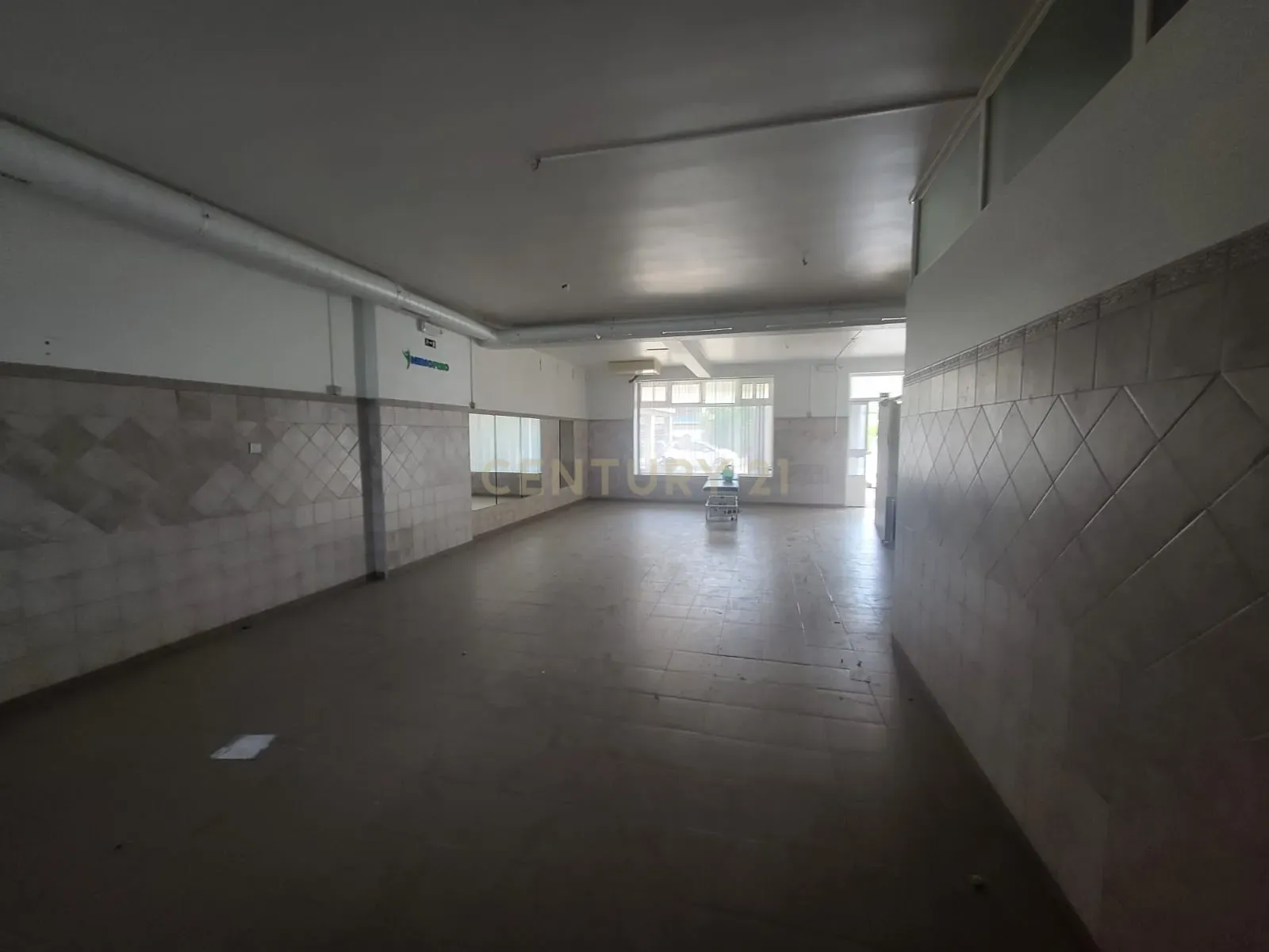 Fotografia 3 de Loja para Arrendamento | 97,60 m² | Baixa da Banheira | 850€/mês