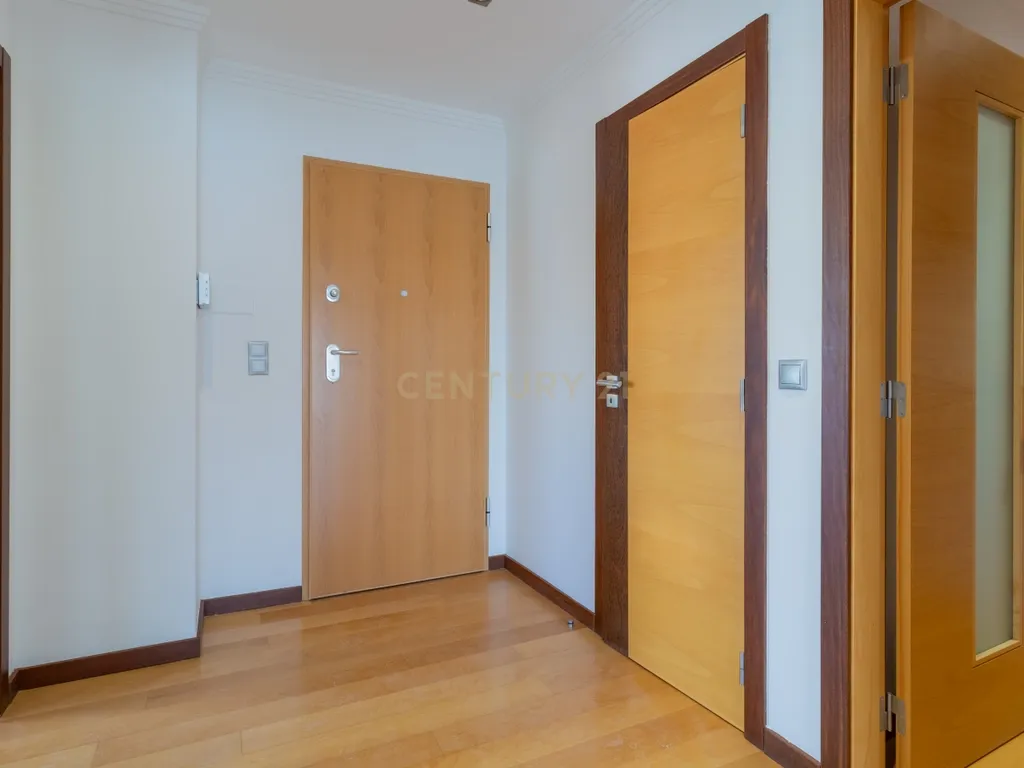 Luxuoso apartamento no Monte Estoril, Cascais com Vista Panorâmica e Acessos - Image 9