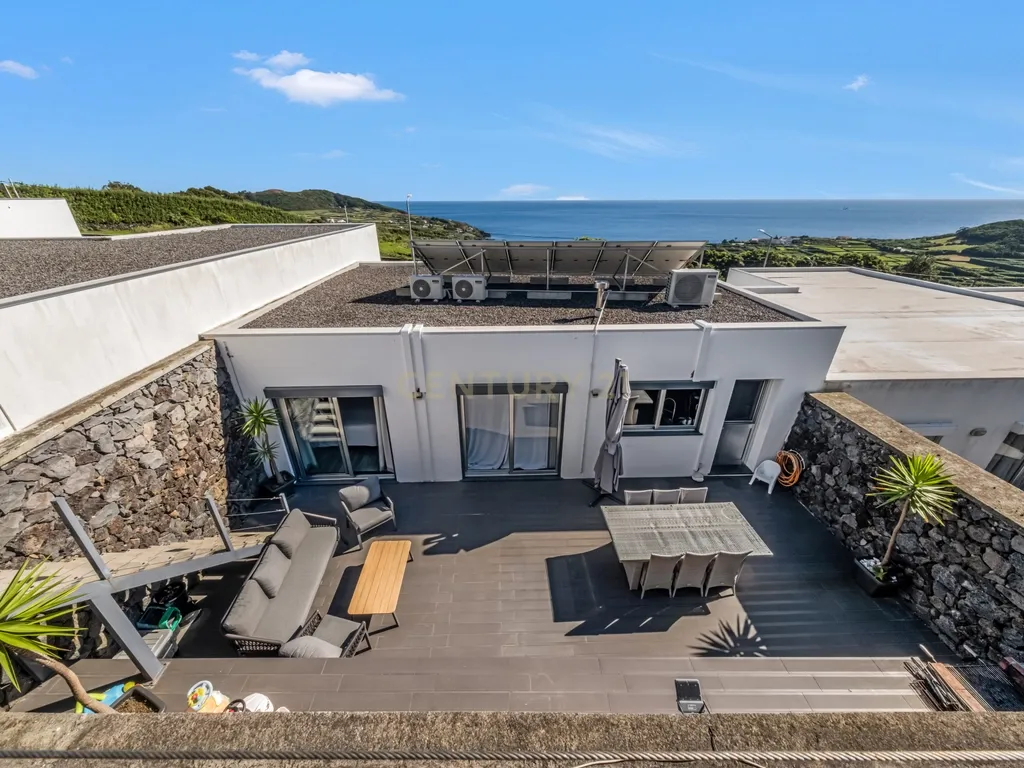 Moradia com Vista Mar em Vila de São Sebastião - Image 2