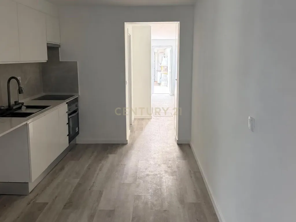 Moradia T2 totalmente remodelada com suíte e churrasqueira no Barreiro - Image 6