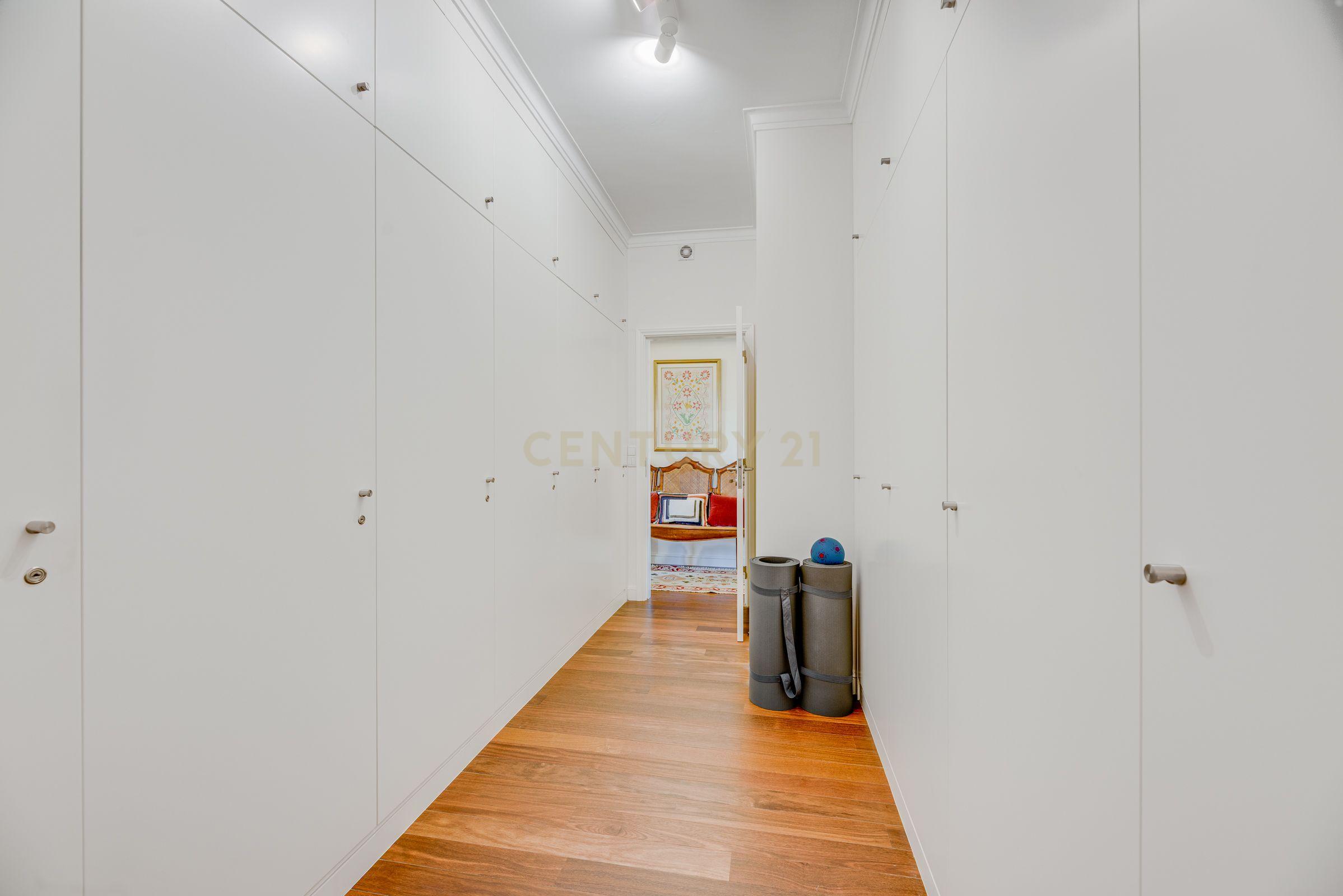 Apartamento T2+1 totalmente renovado – Modernidade, conforto e localização privilegiada - Image 14