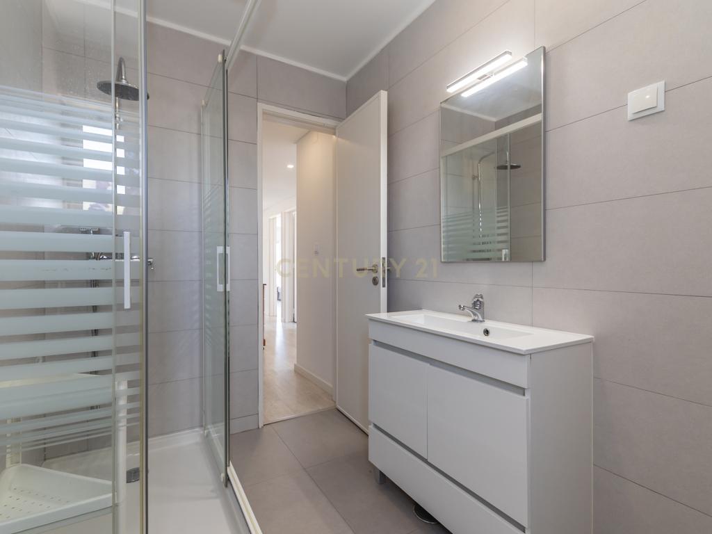 Apartamento T3 para arrendamento - 5 piso c/elevador - Amora - Image 29