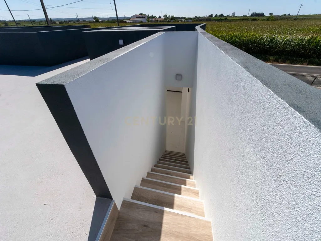 Moradia T3 totalmente remodelada em Azeitada, Benfica do Ribatejo - Image 26