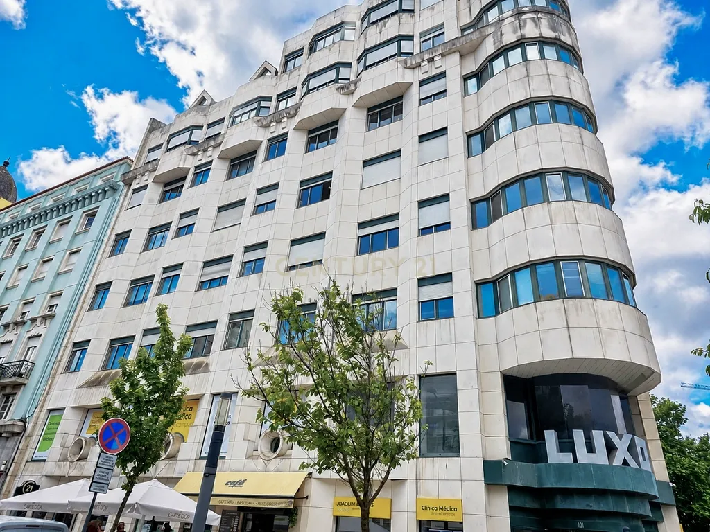 Avenida da República | Distinto Escritório Premium no Emblemático Edifício Luxor - Image 1
