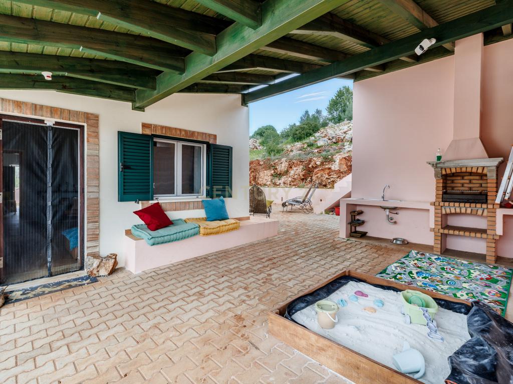 Quinta encantadora com potencial de expansão perto de Albufeira - Image 3