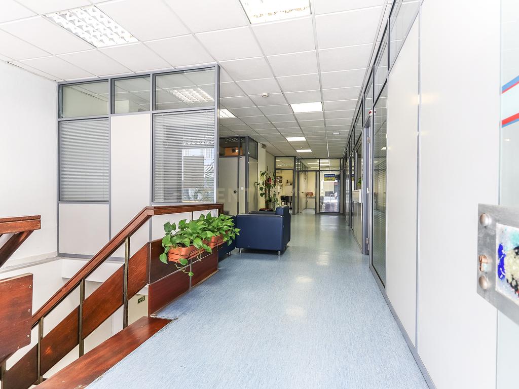 Escritório /Espaço Comercial Triplex no Conde Redondo c/680 m2 - Image 3