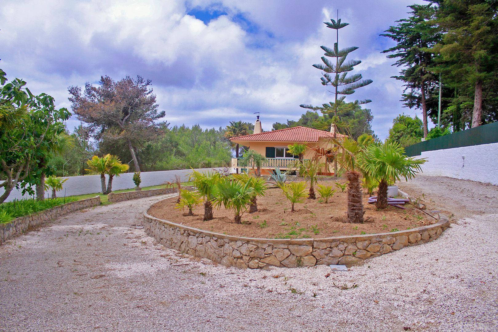 MORADIA TERREA T4+2 | PISCINA | TERRENO 2.000 m2 | CASCAIS | JARDIM | GARAGEM - Image 2