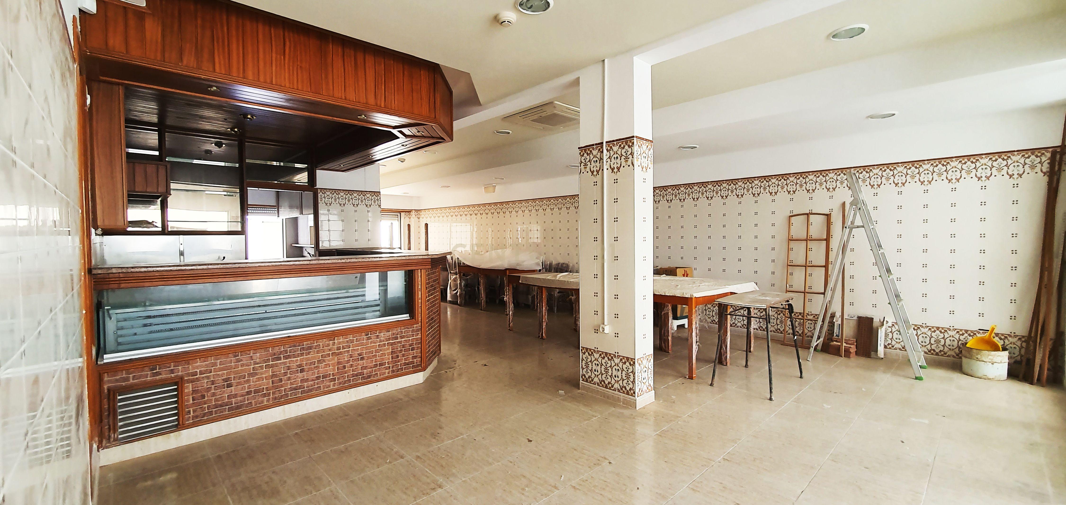 Restaurante/ Loja totalmente equipado - Imóvel e equipamento - NOVO - Image 1