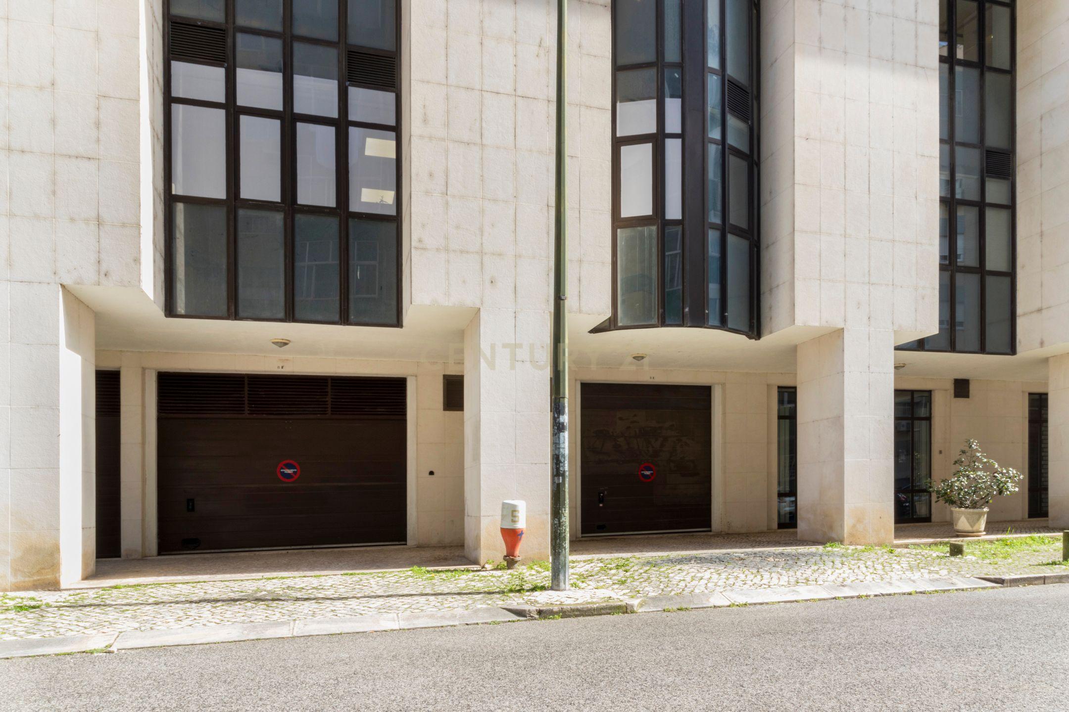 Escritório moderno com 5 Salas e 2 lugares de Parqueamento, junto ao Metro. Para Arrendar! - Image 25
