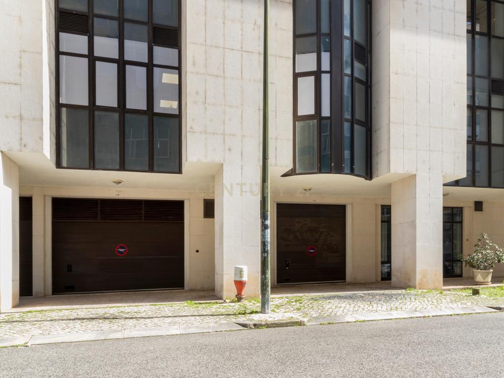 Escritório moderno com 5 Salas e 2 lugares de Parqueamento, junto ao Metro. Para Arrendar! - Image 25