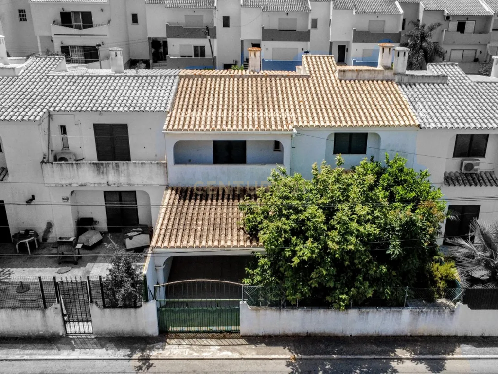 Moradia T4 em Faro, Gambelas - O melhor de dois mundos, onde a tranquilidade rural se encontra no conforto da cidade. - Image 10