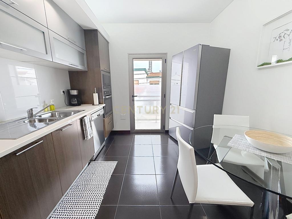 Apartamento T2 em Nazaré, Leiria - Perto da Praia e Comércio - Image 18