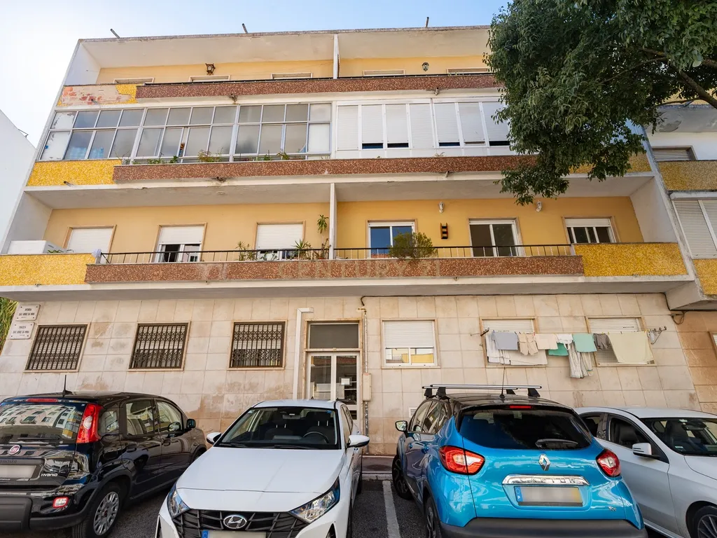 T3 Remodelado | Praceta São Jorge da Mina| Damaia de Cima encostado à Urbanização do Neudel - Amadora - Image 32